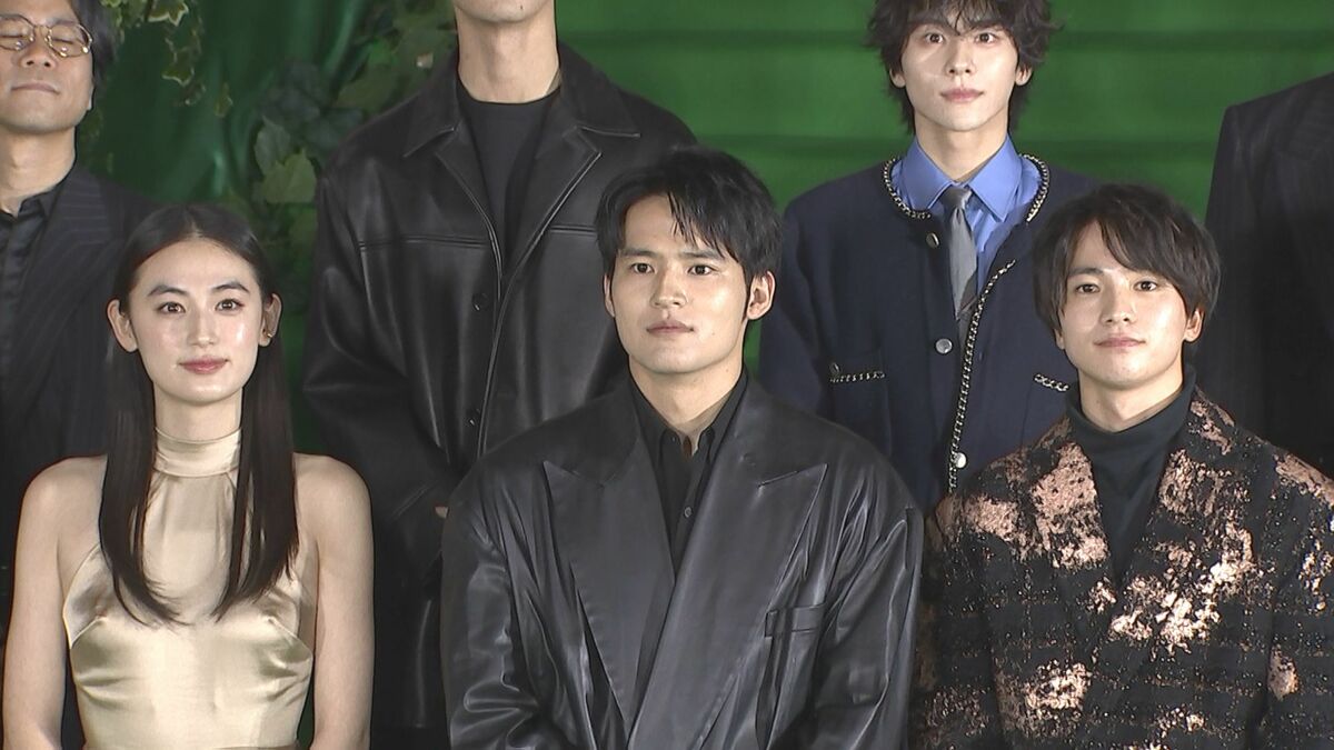 【 水上恒司・木戸大聖 】　八木莉可子を　“ 順番エスコート ” にファン歓声　令和のヤンキー漫画実写化で　グリーンカーペット歩く