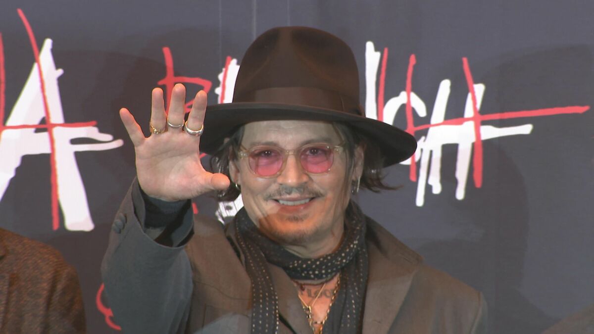 【 ジョニー・デップ 】日本滞在中もホテルで絵を描き「心配しないで、ちゃんとシャワー浴びてきた」「ちゃんときれいだよ！」