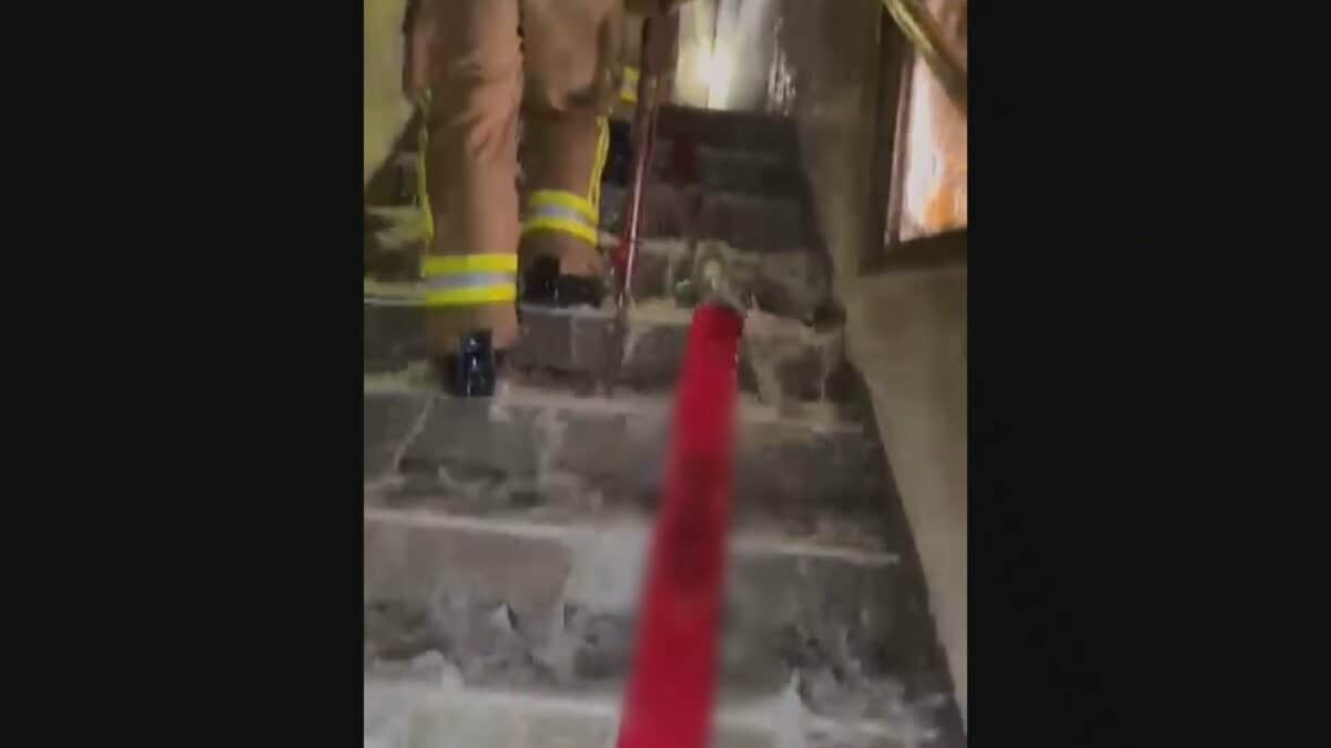 【独自】香港マンション火災　発生翌日のマンション内での救助活動 映像入手　死者128人