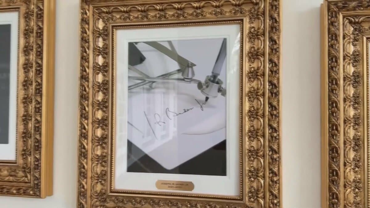 トランプ大統領　「バイデン氏の大統領令など無効に」　自動署名機を使用と主張