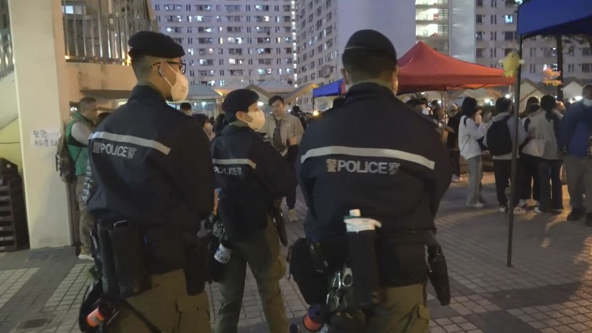 香港のマンション火災　香港政府の責任問う声も…警察当局は徹底的に封じ込め