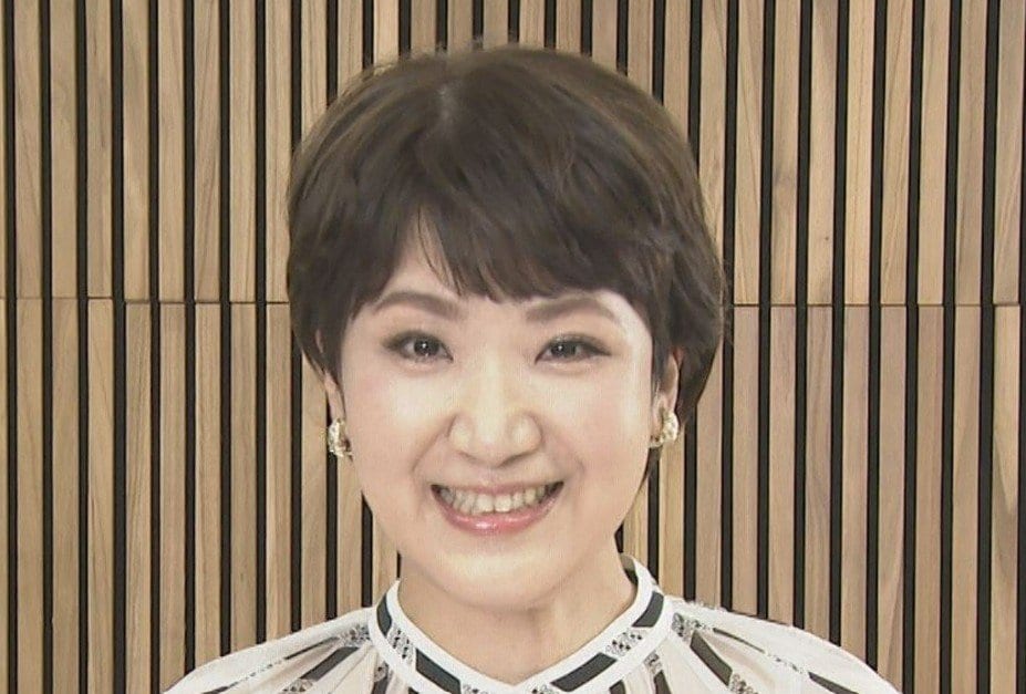 【 市川由紀乃 】　抗がん剤治療の終了から「ちょうど1年」「副作用による手足の指の痺れはまだ続いています」　「#母に感謝 #親孝行するぞー」　母との２ショットも