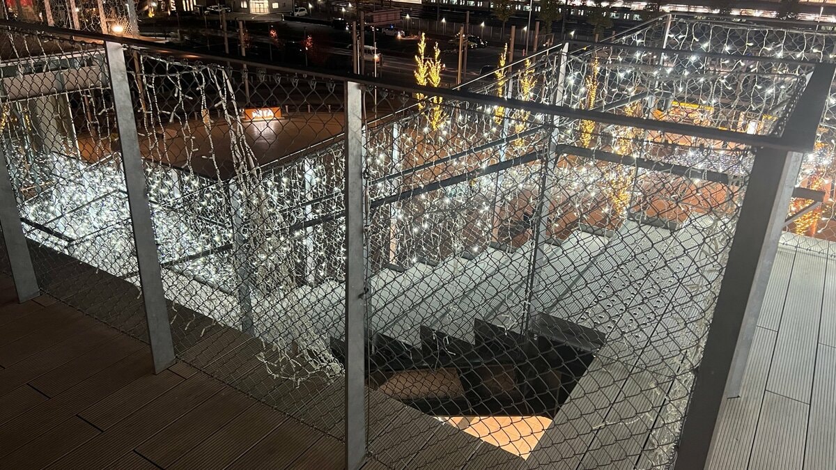 JR宇都宮駅前のイルミネーションが壊される　宇都宮市が被害届