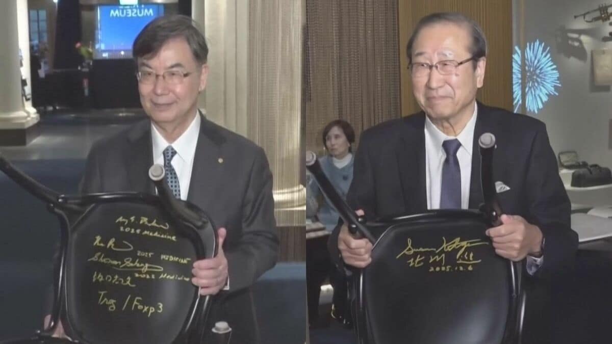 日本人受賞者2人 ノーベル博物館に漫画「はたらく細胞」など寄贈　恒例の椅子にサインも