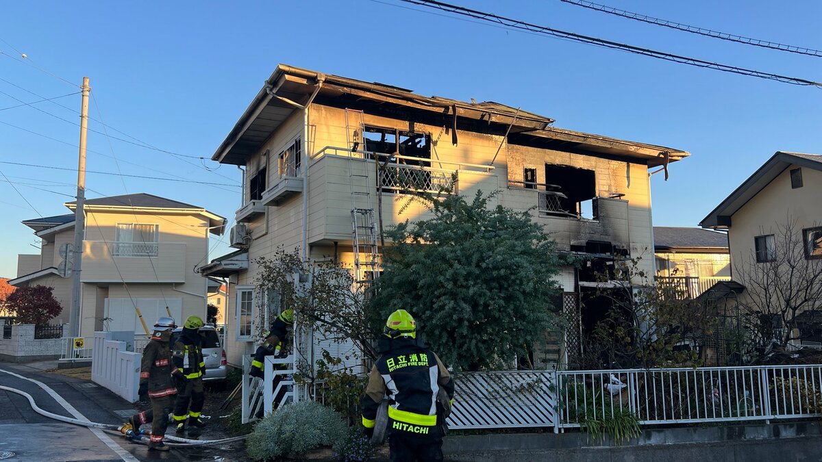 茨城・日立市で木造住宅1棟全焼 住人の高齢夫婦とみられる男女が死亡