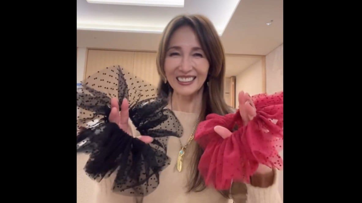 【 工藤静香 】 「何回もやり直した」　こだわりのグッズを実演紹介　「一緒に楽しいものを付けられたらいい」