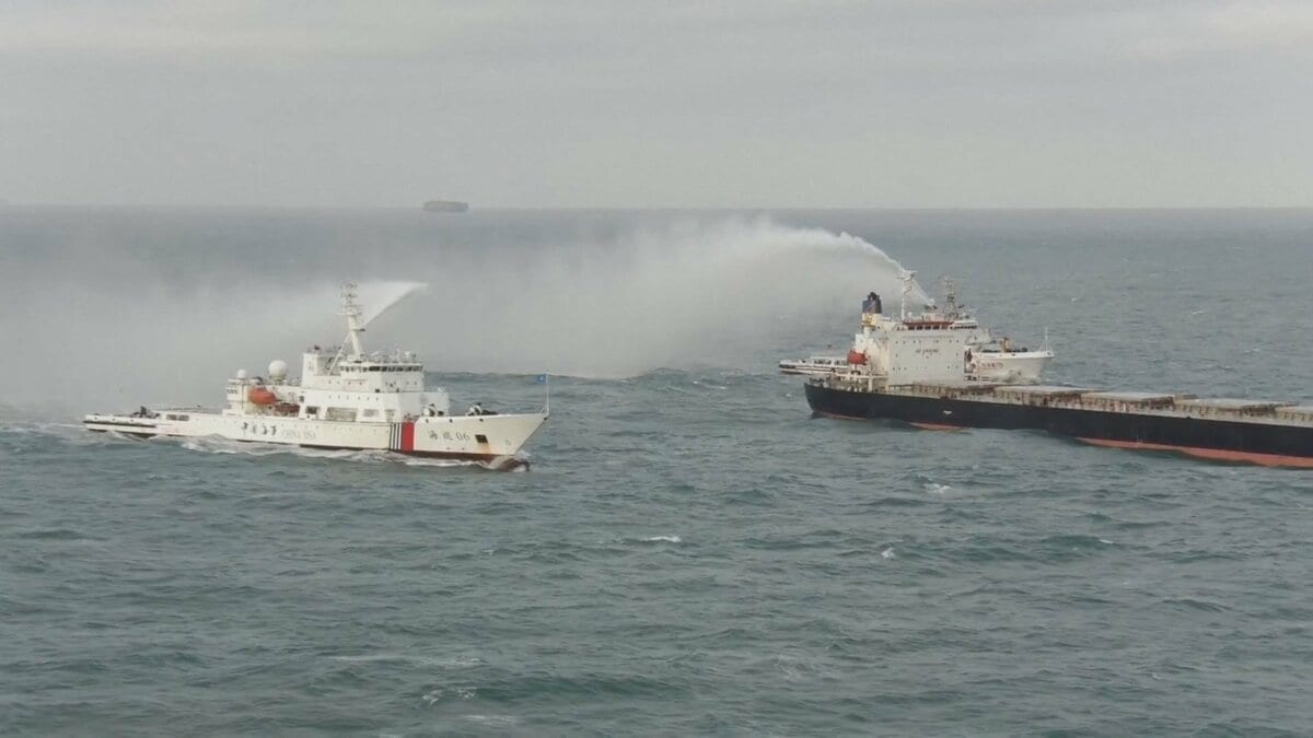 中国 台湾海峡南部の海域で初の救助訓練 日本や台湾周辺で中国艦船の活動活発に