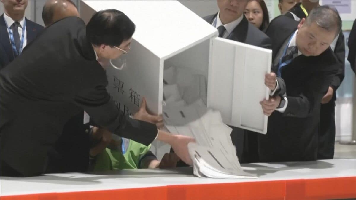 香港の立法会選挙の投票率31.9%で低調 マンション火災めぐる当局への不満など背景か 投票しないよう扇動疑いで逮捕者も