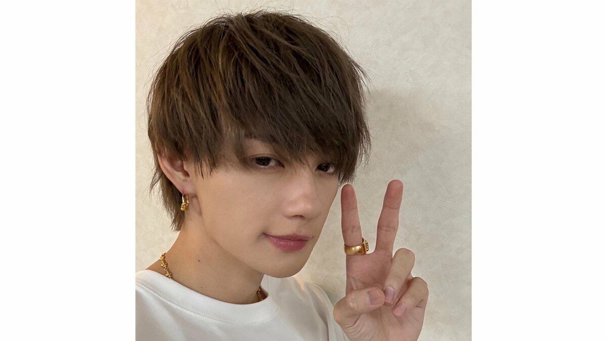 【 M!LK・佐野勇斗 】 ツアー初日に〝 大胆イメチェン 〟 新ヘア披露 ファン絶賛 「茶髪も金髪も似合いすぎて困っちゃう…」「金髪からがらっと変わって茶髪天才」