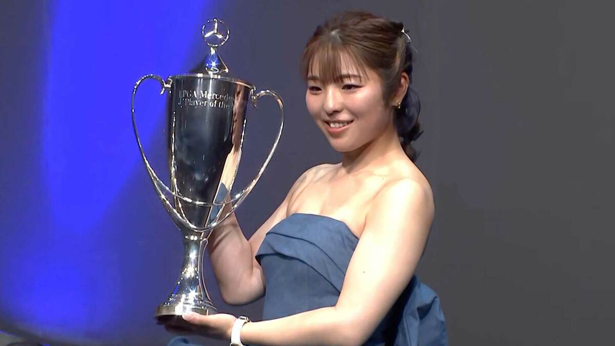 初の年間女王“4冠”佐久間朱莉「思い描いた以上にいいシーズン」も「来年はメジャー制覇」師匠・ジャンボ尾崎に誓う【JLPGAアワード】