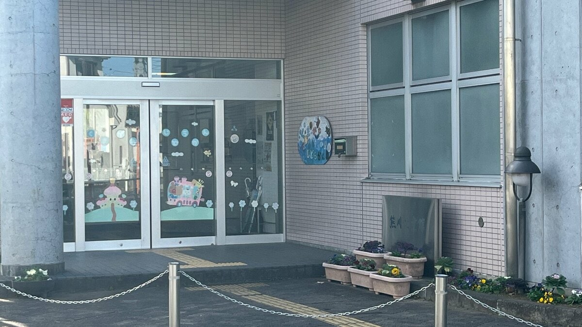 東京・福生市の児童館に米軍のパラシュート落下していた 米軍は夜間に無断で回収か 児童館の職員が屋上で部品見つけて発覚 市は「強く抗議していく」