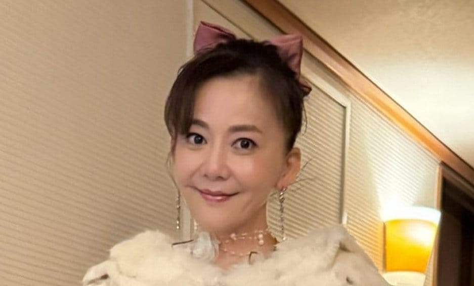 【 華原朋美 】 「すぐ寝たい時にメイクを落としてベッドに逃げる方法(華原流)」 独自のスキンケア術に反響 「メイクの落とし方がめっちゃ豪快」「ありのままが素敵」