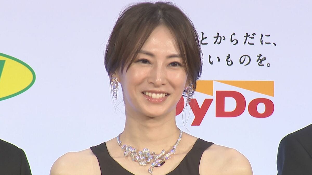 【 北川景子 】 体当たり演技で主演女優賞 「子を持つ母として励みをもらった」 椎名桔平のサプライズ登場に驚き笑顔 【 第50回報知映画賞 】