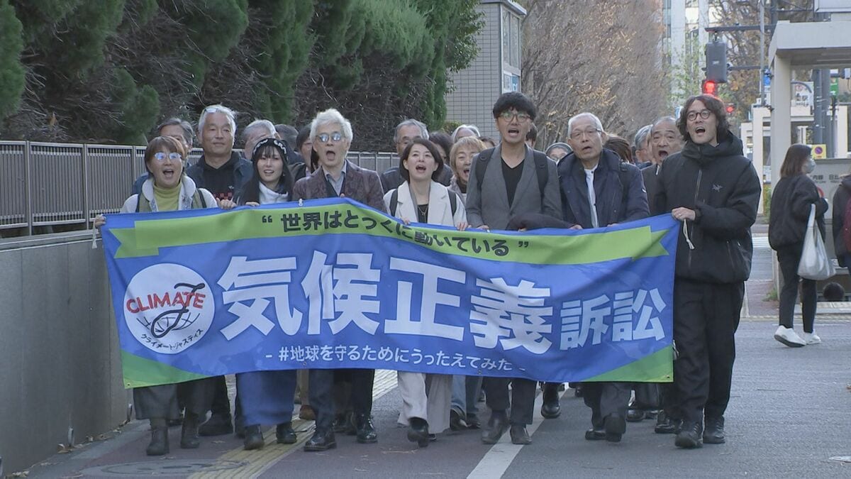 国の気候変動対策の法的責任を問う訴訟 東京大学准教授の斎藤幸平さんら452人が提訴 東京地裁