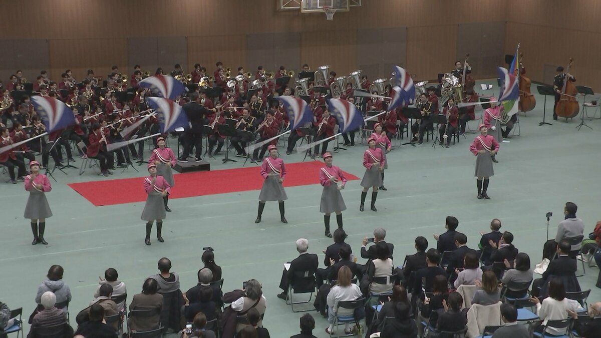 年末前に交通事故防止と特殊詐欺被害注意呼びかけ 警視庁音楽隊が東海大付属高輪台中高吹奏楽部と共演 東京・港区