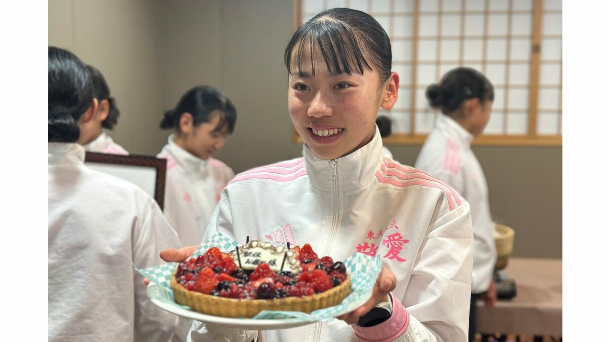 久保凛「自分もそんなお母さんになりたい」高校3年間で2度の日本記録更新、側で支えた母・恵美さんへ感謝語る