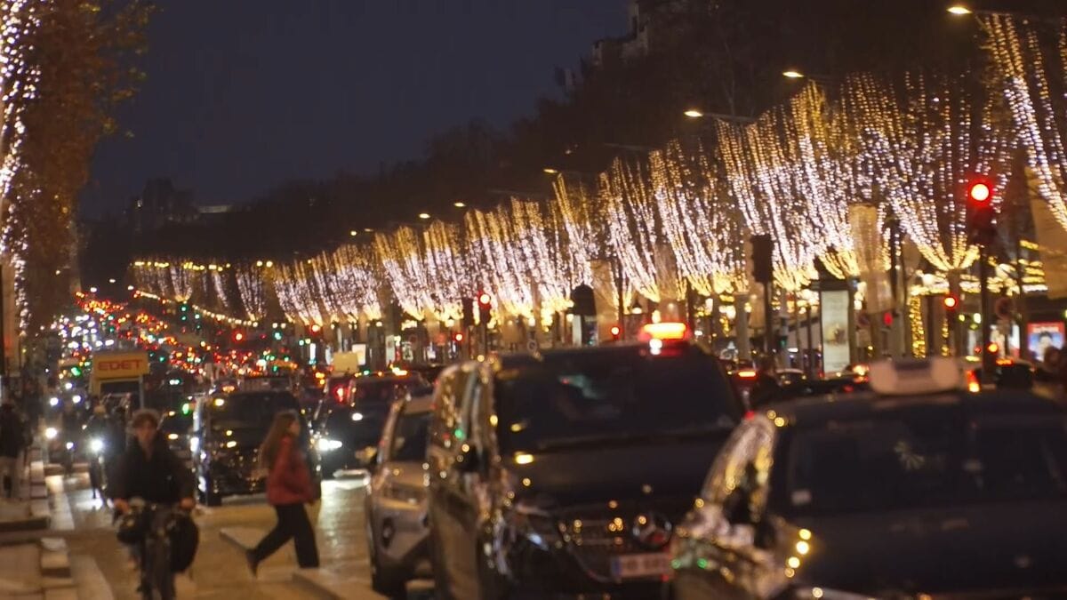 パリのクリスマス イルミネーション×絶叫アトラクション