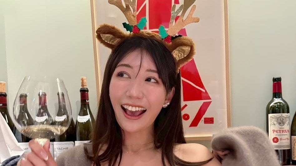 【 穂川果音 】「今年はトナカイです」ワイングラス片手に上機嫌コスプレ 「可愛すぎます」絶賛の声集まる