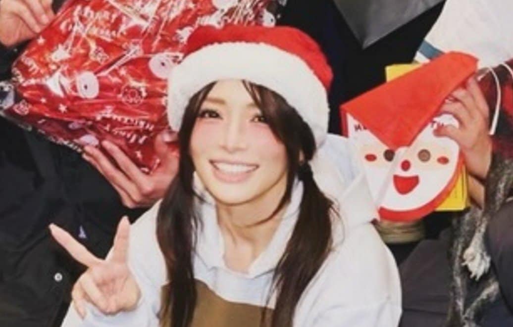 【 浜崎あゆみ 】 クリスマスショットを公開 「今日はバンド・コーラス・ダンサー・オールスタッフが全員集合しての通しリハーサル!!」 カウントダウンライブへ意気込み