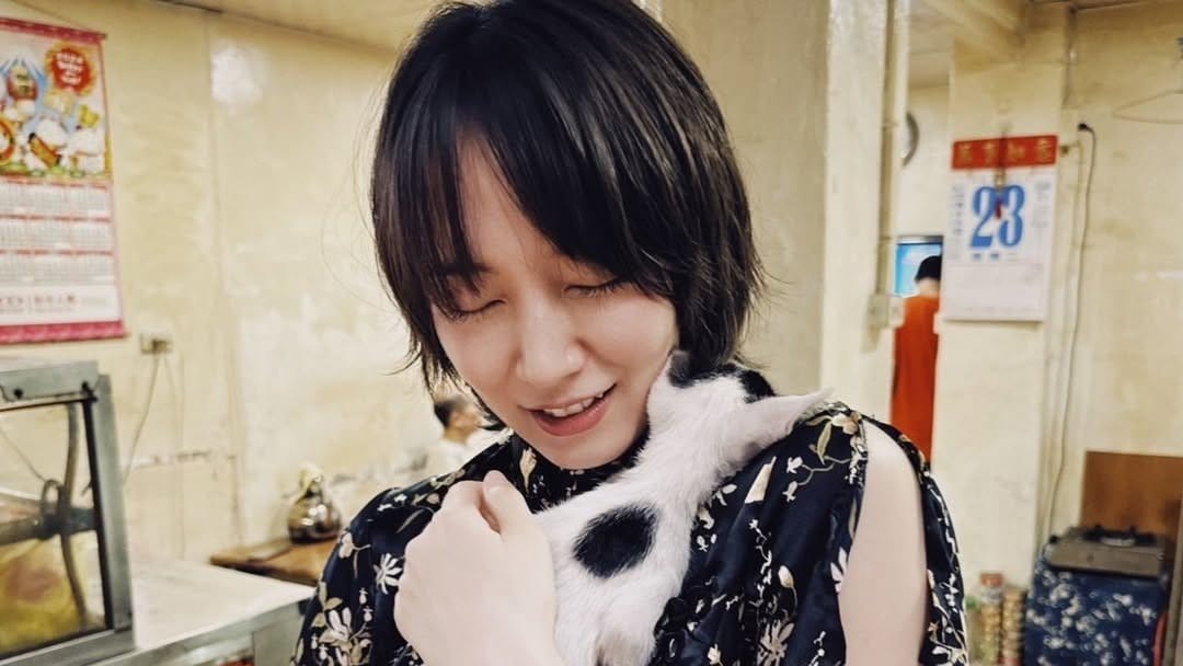 【 吉岡里帆 】 “癒されショット”で新年あいさつ　今年は「後厄」も「丸ごと抱きしめて参ります」　誤字とみられる離婚報道にも言及