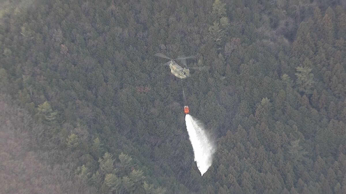 群馬・桐生市で山林火災 現在も延焼中 群馬県は自衛隊に災害派遣を要請 午後2時半時点で約2500平方メートルが焼ける