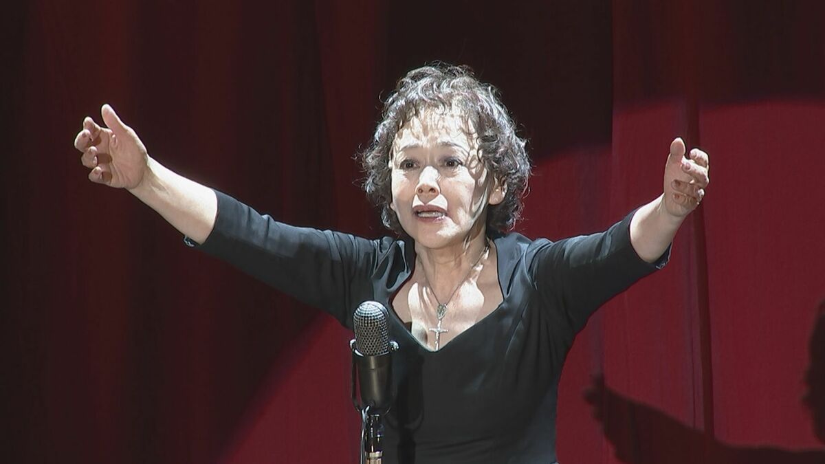 【大竹しのぶ】主演舞台「ピアフ」上演200回達成 「200回もやってたんだな」岩崎宏美・中村長三郎が駆け付けサプライズで祝福