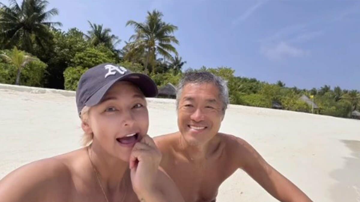 【 梅宮アンナ 】 新婚旅行のモルディブで 夫と幸せ2ショット 「よっちゃんありがとう」 夫・世継さんへの深い感謝と輝く笑顔