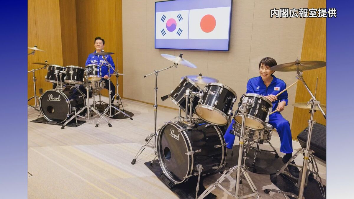 日韓首脳がドラムセッション　映像公開　BTS「Dynamite」など演奏