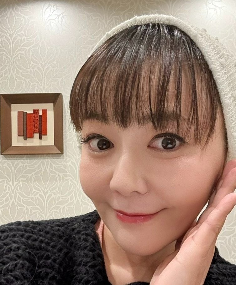 【 華原朋美 】 「前髪切った」　オフショット公開　「昨日はリハで、今日は大阪でディナーショーでした♥来てくださったお客様ありがとうございました♥」