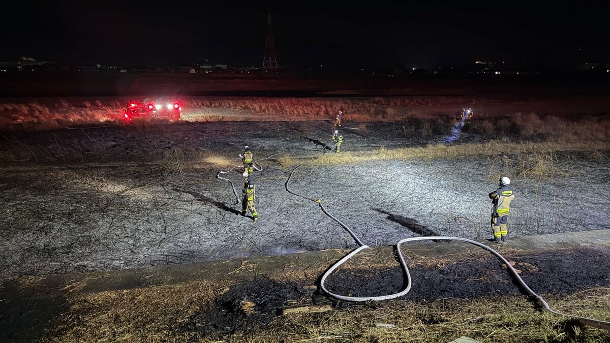 【速報】「枯れ草が20メートルぐらい燃えている」神奈川・松田町の河川敷で火事　枯れ草が広範囲で延焼