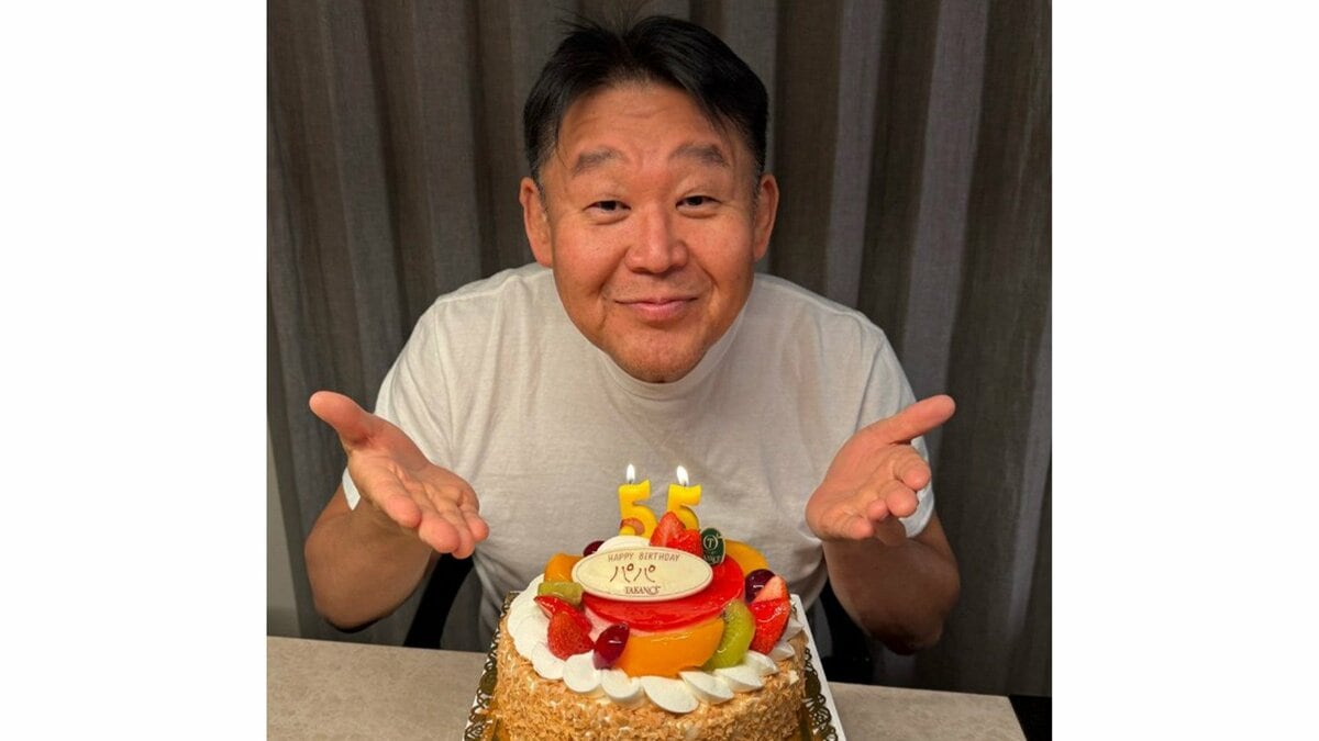 【花田虎上】　55歳の誕生日を報告「妻と2人の娘からの手紙」に感激　幸せ溢れる家族ショットにファン絶賛