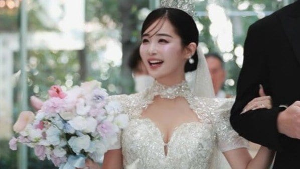 【 休井美郷 】挙式を報告「祝福の言葉や、何気ない一言ひとつひとつが胸に残り、今もまだ、余韻の中にいます」