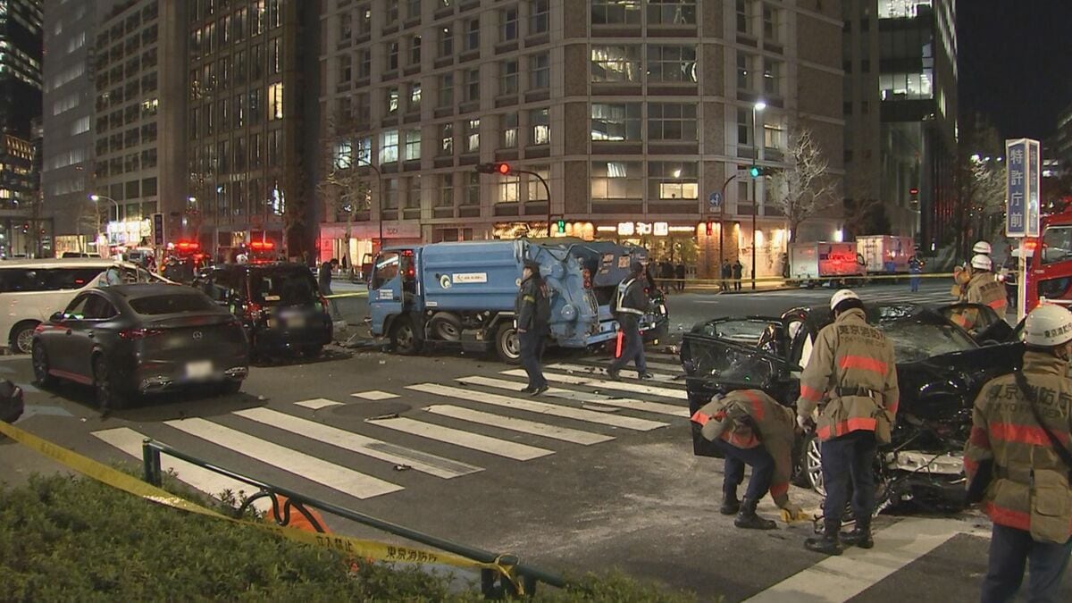 東京・赤坂で内閣府公用車が信号無視で多重事故　1人死亡 8人が重軽傷　危険運転致死傷の疑いもあるとみて捜査　警視庁