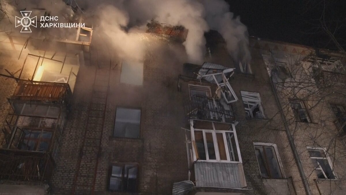 ウクライナ 首都キーウなど各地にロシア軍の攻撃 30人以上死傷 アメリカ含めた3者協議続く中