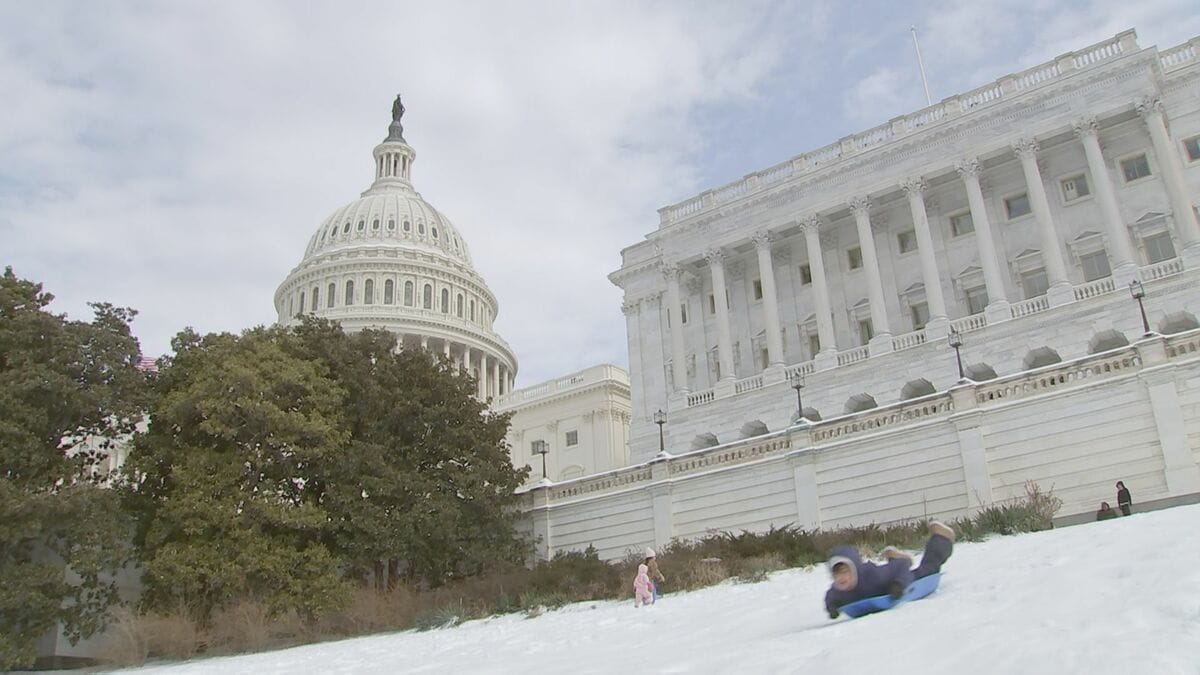 アメリカ東部から南部にかけ歴史的な寒波 30人死亡　各地で停電、航空便も1万3000便以上が遅延かキャンセルに