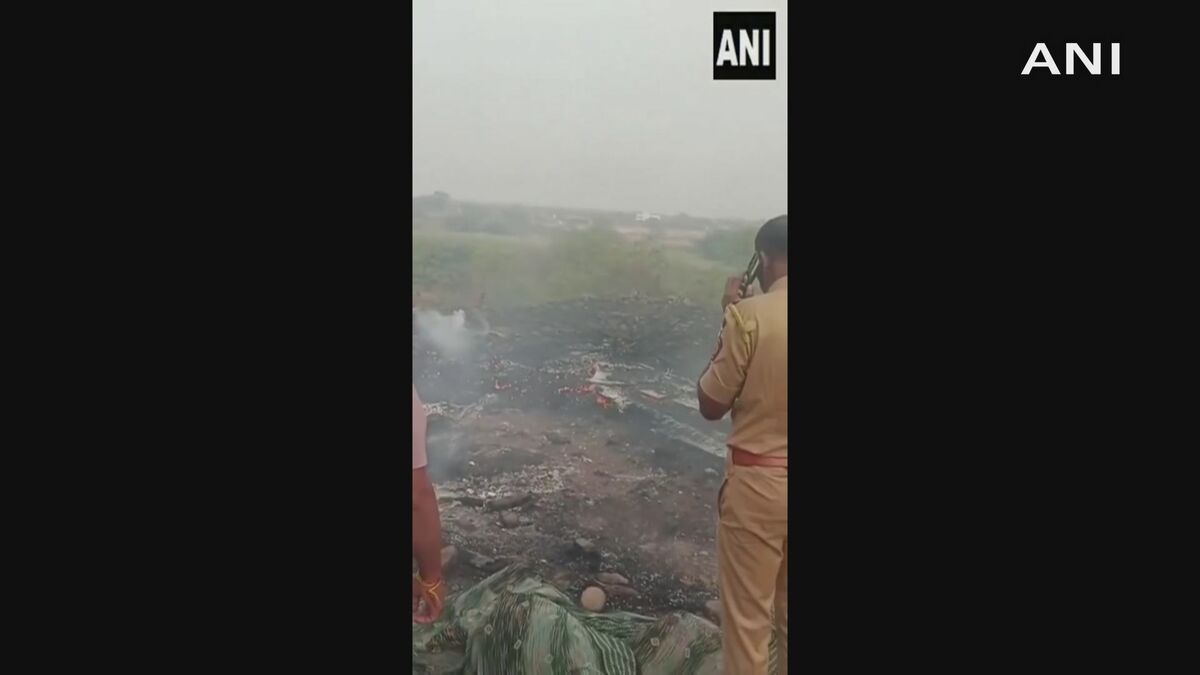 インド西部 自家用ジェット機が着陸失敗し炎上　搭乗の州副首相ら5人死亡