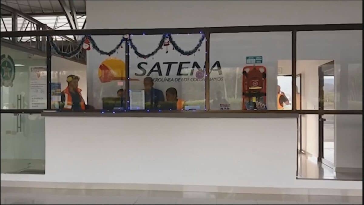 南米コロンビアで航空機が墜落 乗客・乗員15人全員死亡