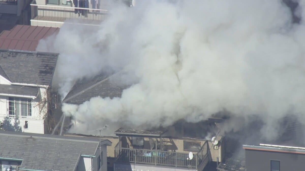 【速報】東京・足立区平野で住宅火災　住人の男性1人けが　警視庁