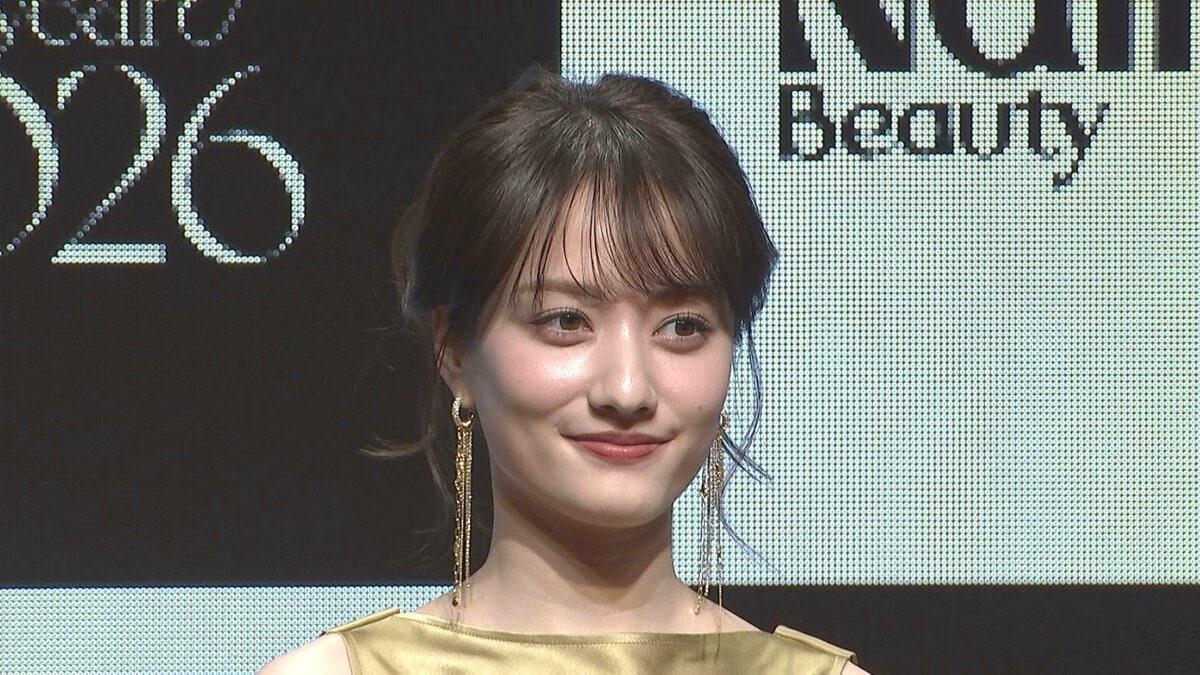 【 谷まりあ 】　チャームポイントは〝目〟　「マスクをしていても目元で気付いてもらえる」「目から人のオーラって出ると思う」