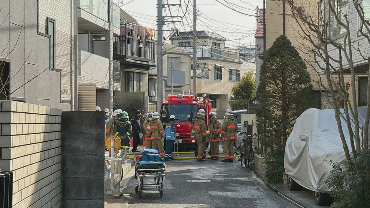 東京・世田谷区の2階建て住宅で火災　焼け跡から1人が遺体で見つかる 住人の80代男性か