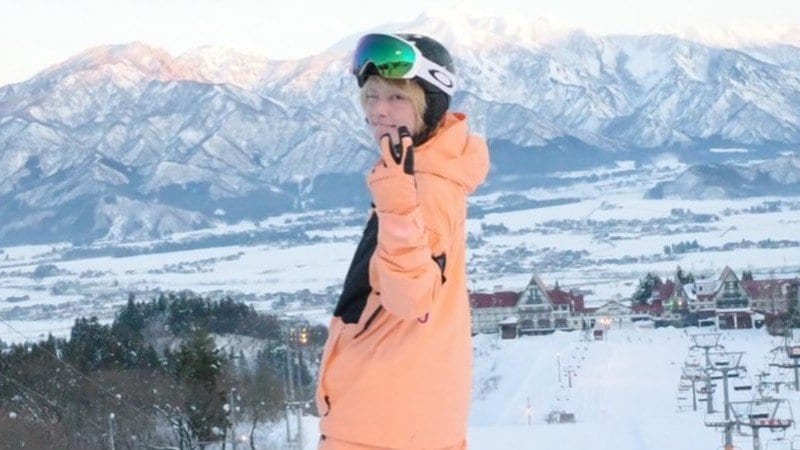 【 手越祐也 】〝上級者ほどヘルメット〟スノーボード旅で明かす「安全第一で楽しむのが俺の流儀」