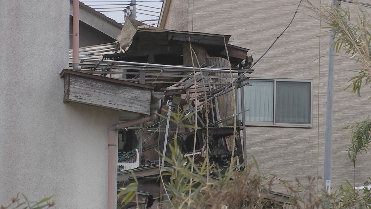住宅全焼の火事で焼け跡から男性の遺体　90歳の住人男性と現在も連絡とれず　埼玉・毛呂山町