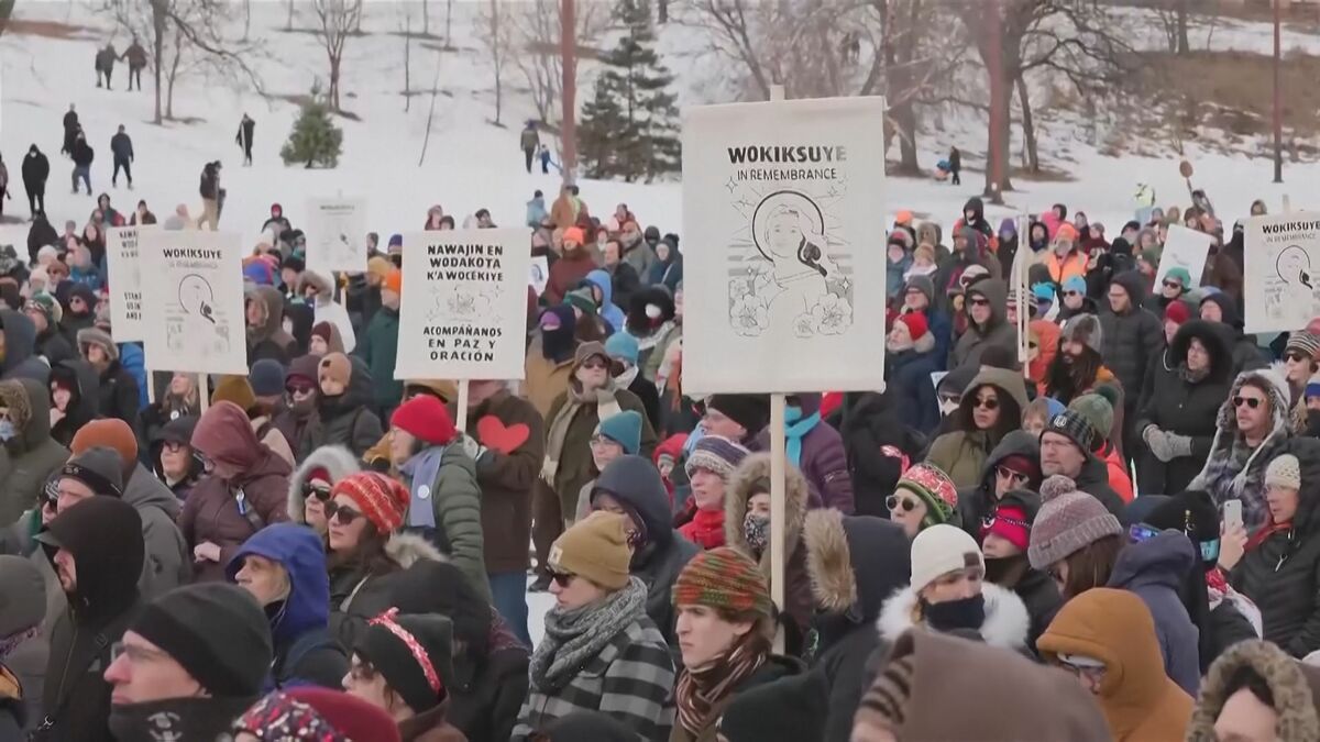米ミネアポリスで追悼式　移民当局の発砲で女性死亡の事件から1か月