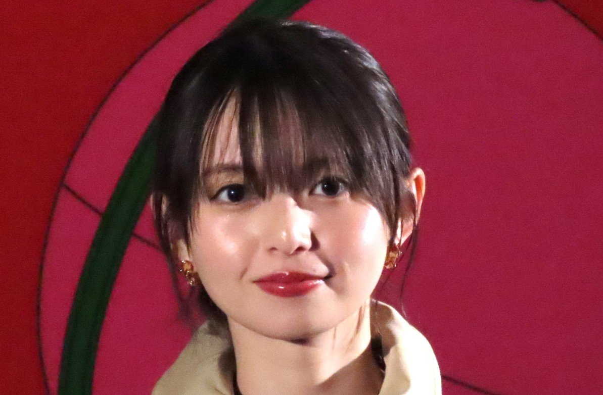 【 齋藤飛鳥 】　90年代イギリスの魅力に触れ　「もっと知りたい」　展覧会をアピール