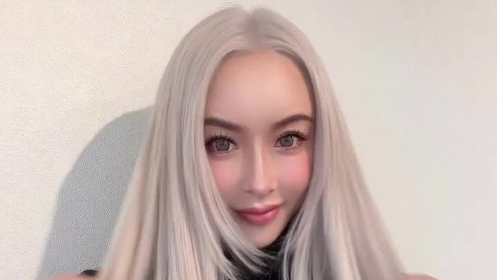 【 GENKING. 】 「Blonde is back　10年ぶりに、白髪の私が帰ってきたよ」　ホワイトブロンドの髪を披露