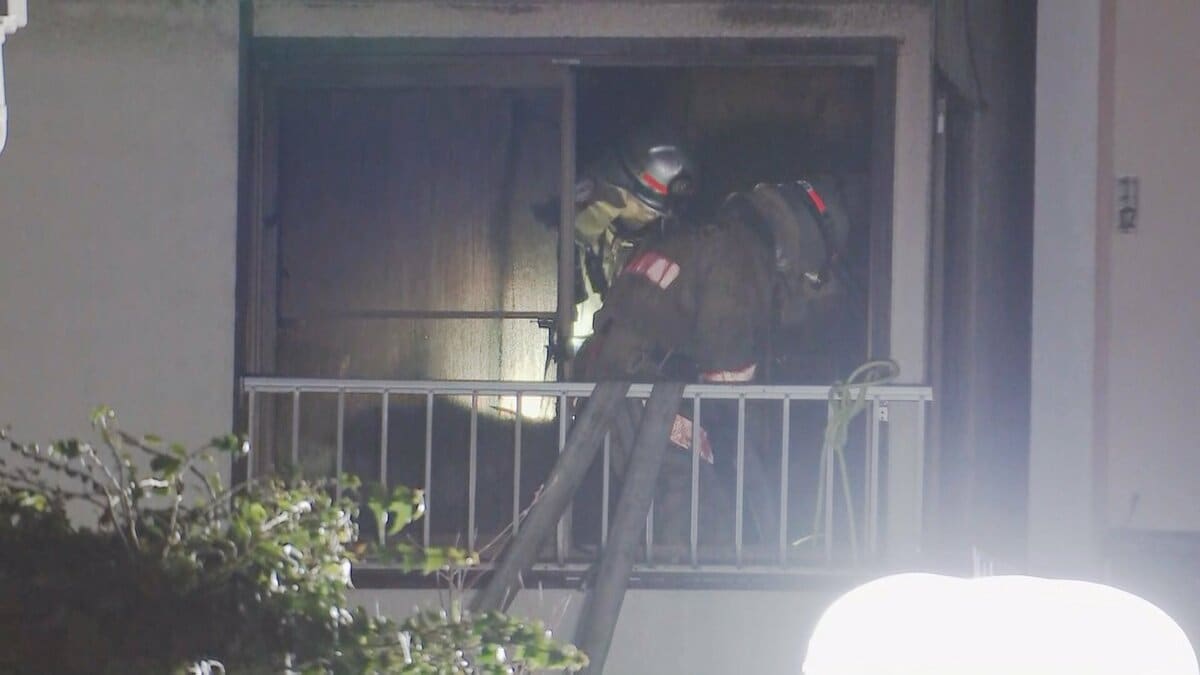 「ガスが爆発した」西東京市保谷町で2階建て飲食店兼住宅など2棟焼く火事　焼け跡から40代男性の遺体