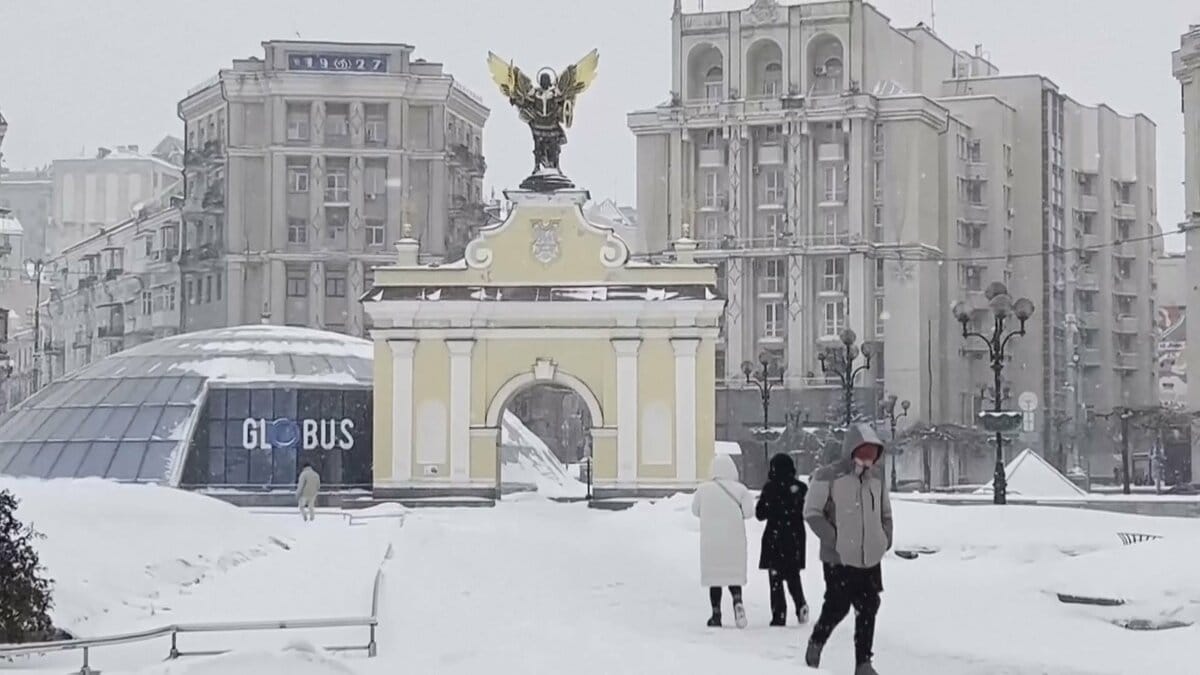 ウクライナ首都キーウの1500棟で暖房停止　氷点下20度を下回る日も　ロシアによるエネルギー施設への攻撃が続く中