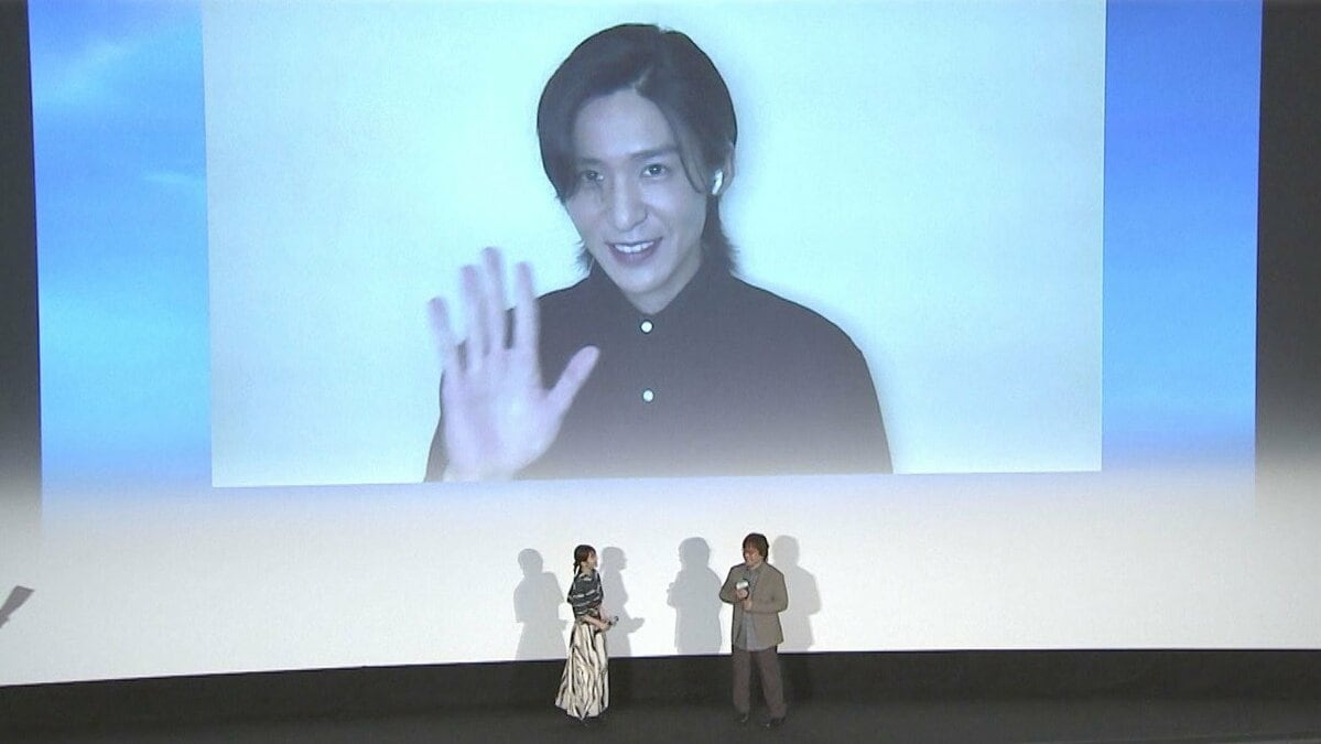 【Snow Man目黒蓮】カナダから中継で舞台挨拶に参加 29才誕生日を浜辺美波らが〝リモートバースデー〟