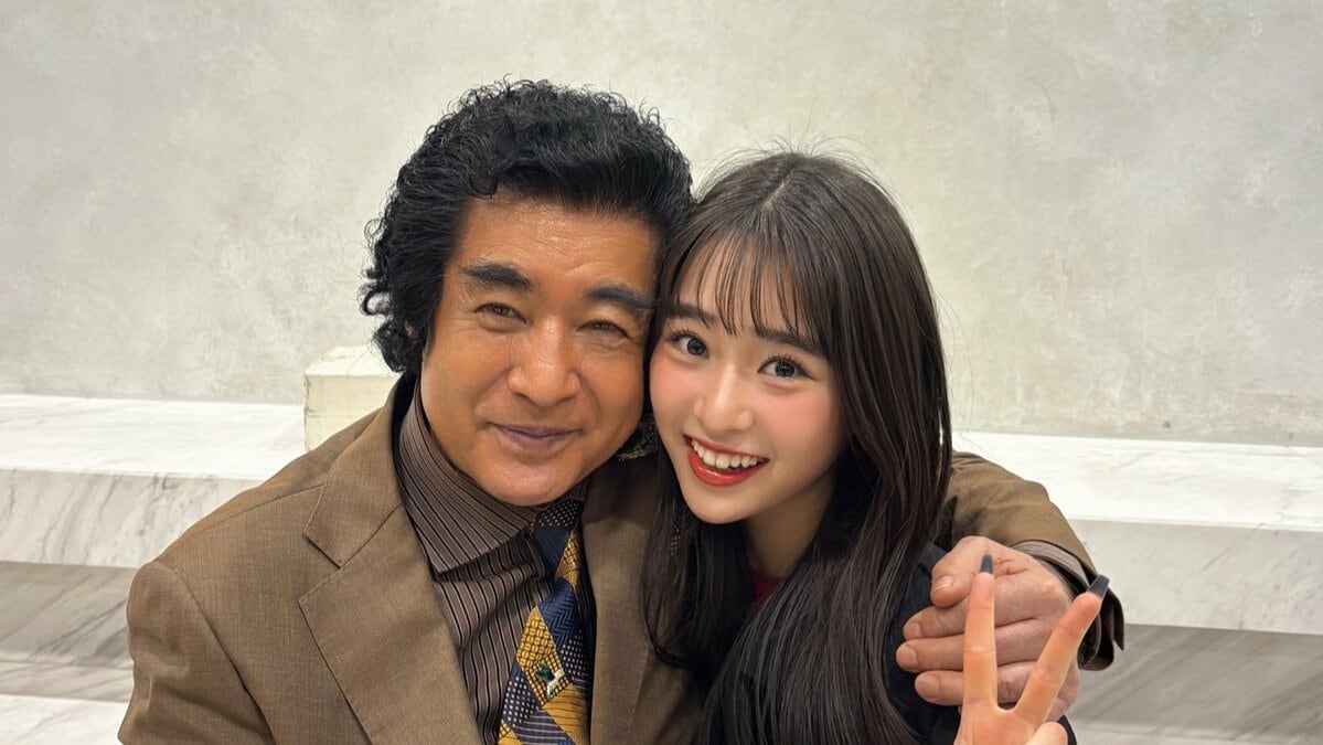 【藤岡弘、の三女・藤岡舞衣】「「世界一大好きなお父さん!」父・藤岡弘、の80歳をお祝い 顔をくっつけたツーショット写真を公開