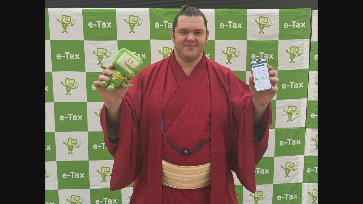 確定申告も土俵際で慌てない! ウクライナ出身の獅司関がスマホを使った申告体験 「簡単だよ」とアピール 所得税の確定申告の受付は3月16日まで